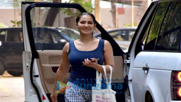 Kim Sharma spotted in Andheri