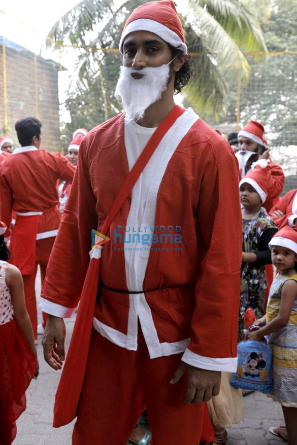 kunal kapoor snapped at kettos santa charity run event 5
