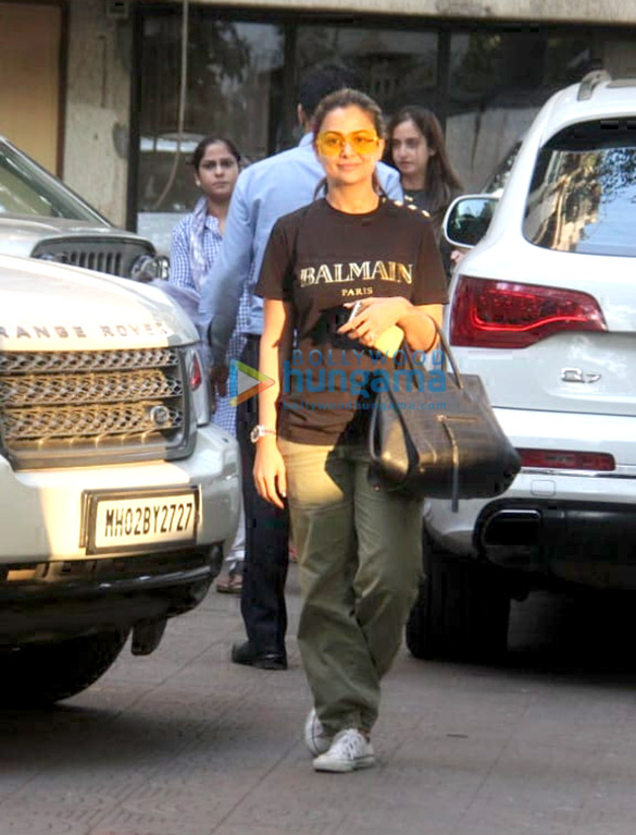malaika arora amrita arora and others snapped post salman khans pre birthday bash at his residence 2
