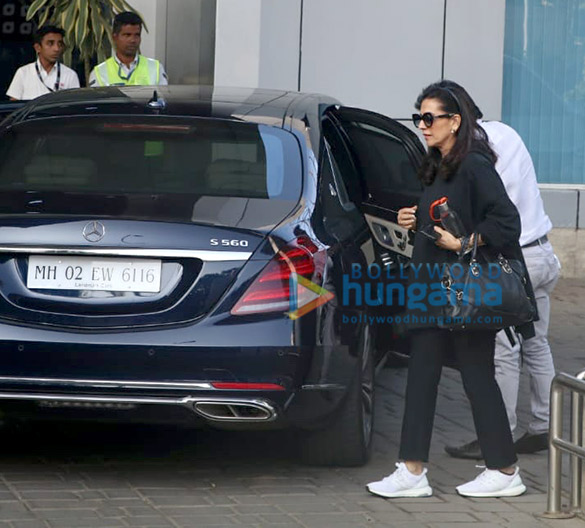 mouni roy govinda and others snapped at the airport 005 3