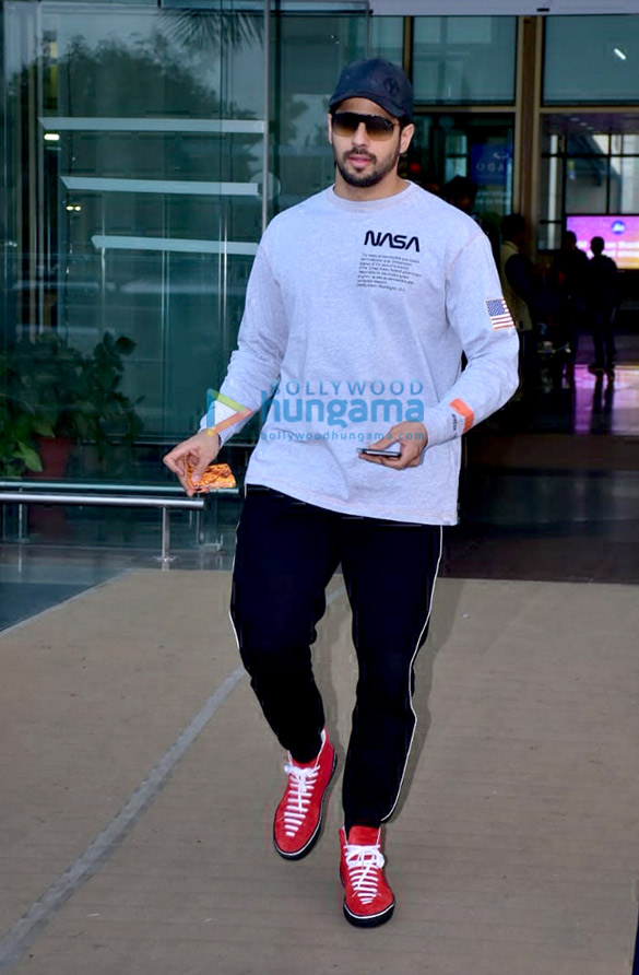 mouni roy sophie choudry mahima choudhary and others snapped at the airport67 3