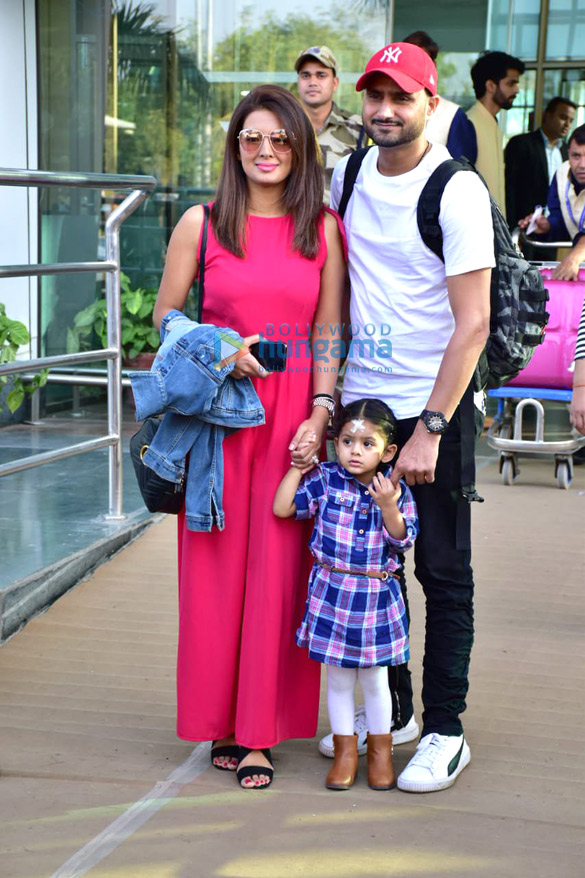 mouni roy sophie choudry mahima choudhary and others snapped at the airport97 4