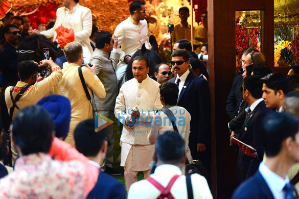 mukesh ambani and family at isha ambani anant piramals wedding 3