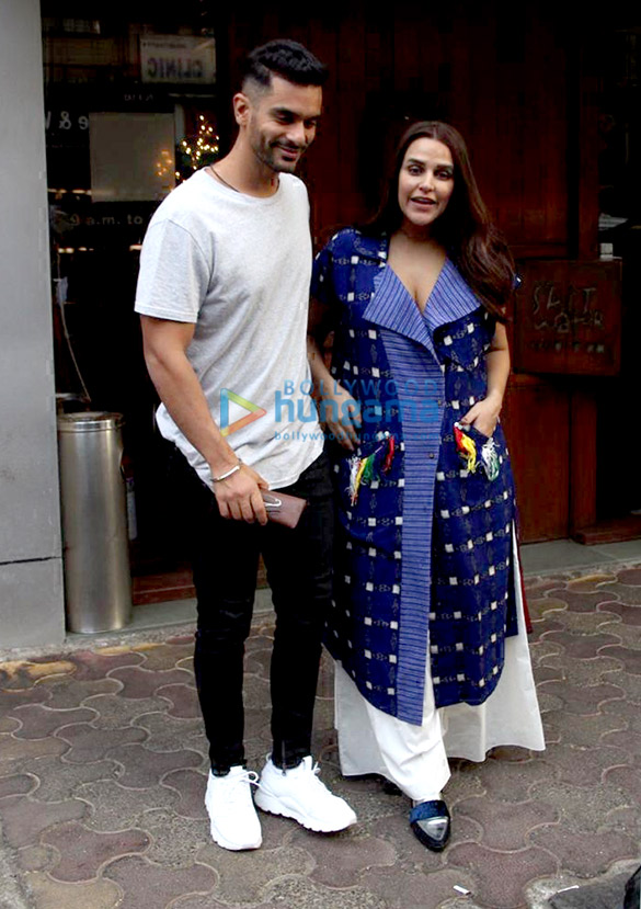 neha dhupia and angad bedi spotted at salt water restaurant 2
