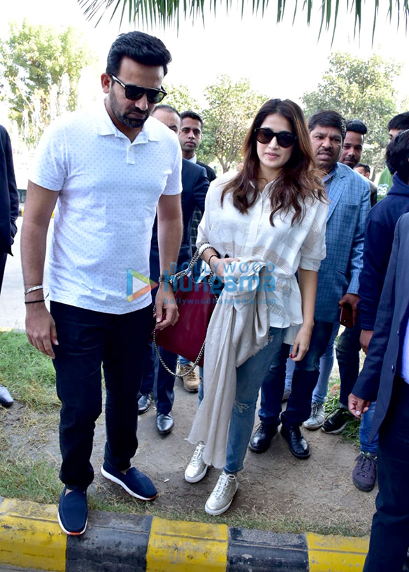 ranveer singh deepika padukone and others snapped at the airport 001 5