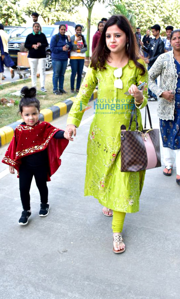 ranveer singh deepika padukone and others snapped at the airport 004 1