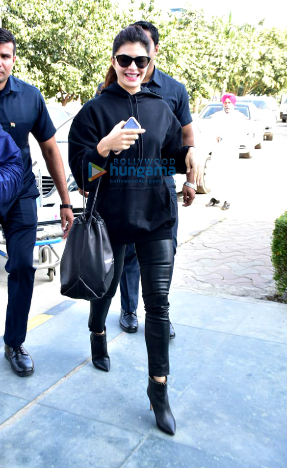 ranveer singh deepika padukone and others snapped at the airport 004 2