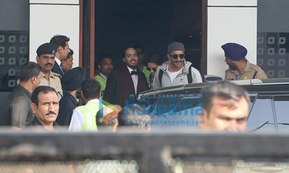 ranveer singh deepika padukone and others snapped at the airport 5 3