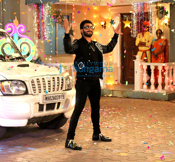 ranveer singh snapped on the sets of tarak mehta ka ooltaah chashmah 4