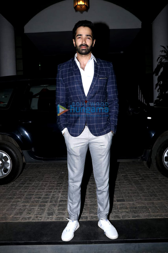 rhea chakraborty rakul preet singh and varun mitra spotted at soho house in juhu 5