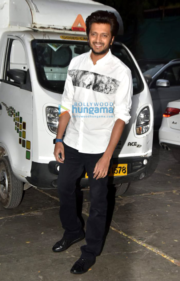 riteish deshmukh and ashish chowdhry spotted outside the gym in bandra 2