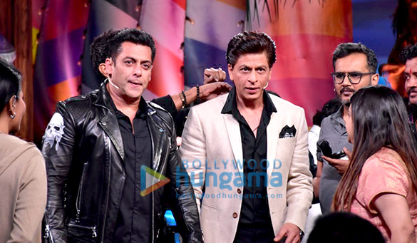 salman khan and shah rukh khan snapped on the set of bigg boss 12 6