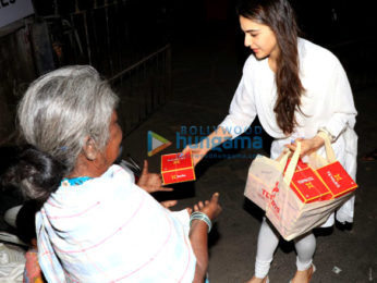 Sara Ali Khan with Amrita Singh spotted at Shani Mandir, Juhu
