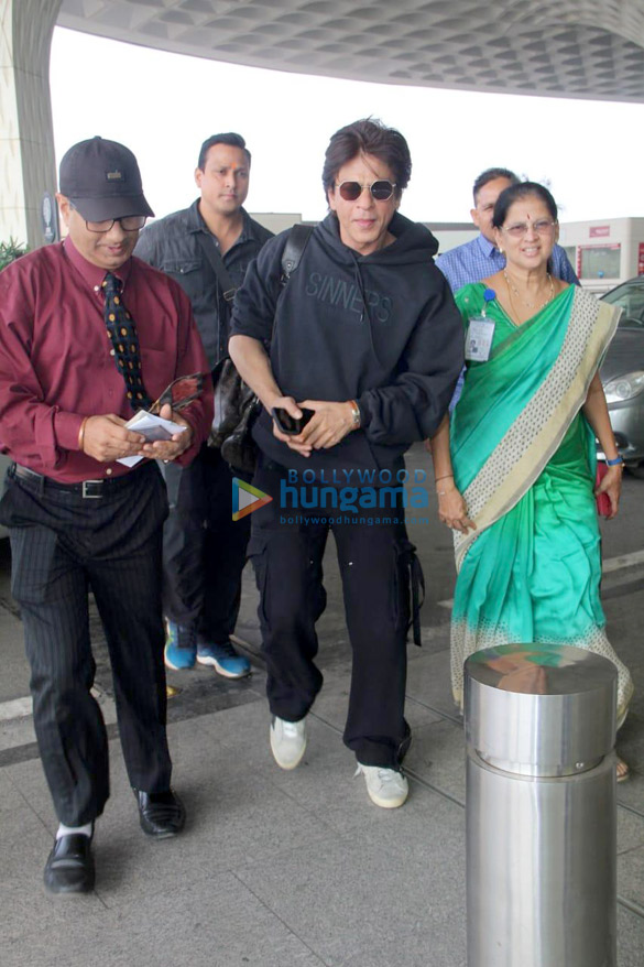 Shah Rukh Khan, Kareena Kapoor Khan and others snapped at the airport
