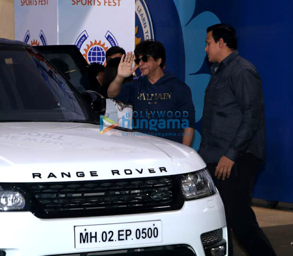 shah rukh khan gauri khan karisma kapoor and others snapped at annual day of dhirubhai ambani school 1