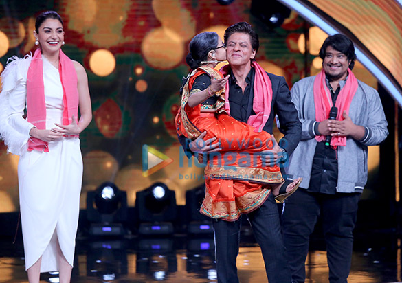 shah rukh khan and anushka sharma promote zero on sa re ga ma pa 4