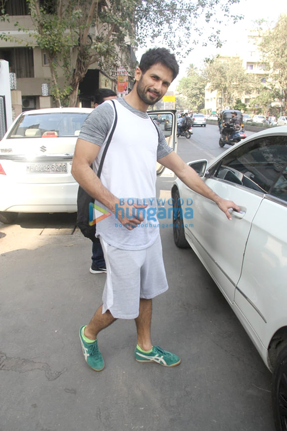 shahid kapoor spotted at soho house in juhu 4