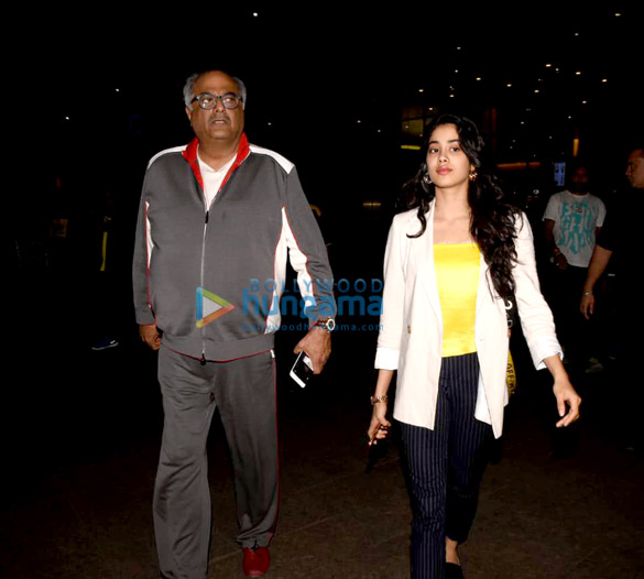shraddha kapoor janhvi kapoor and others snapped at the airport 4