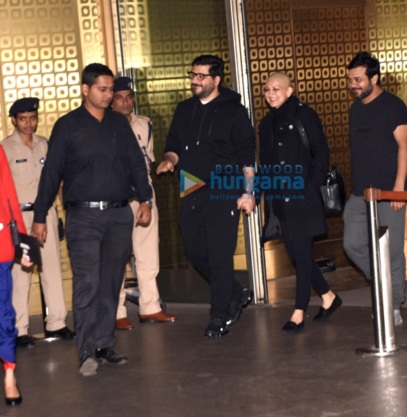 sonali bendre and goldie behl snapped at the airport 1