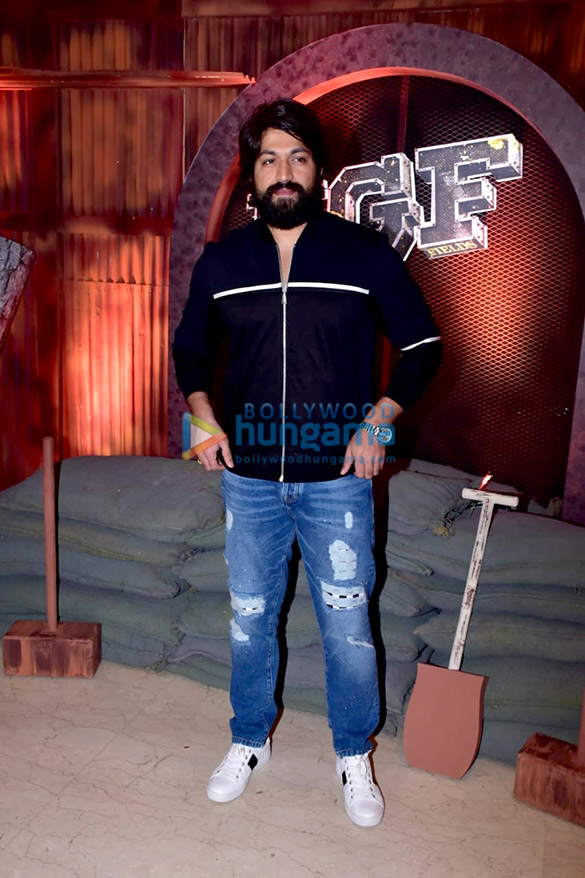 south actor yash and farhan akhtar grace the trailer launch of the film kgf 5