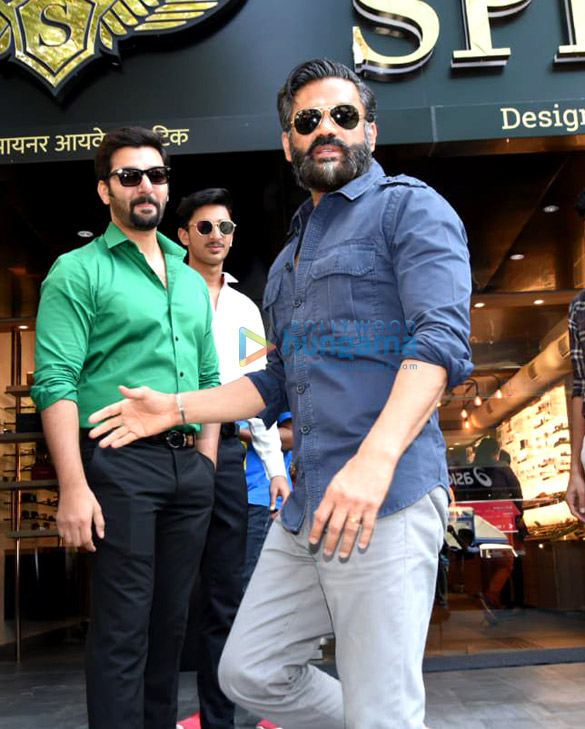 suniel shetty snapped at the launch of specta designer eyewear boutique 5