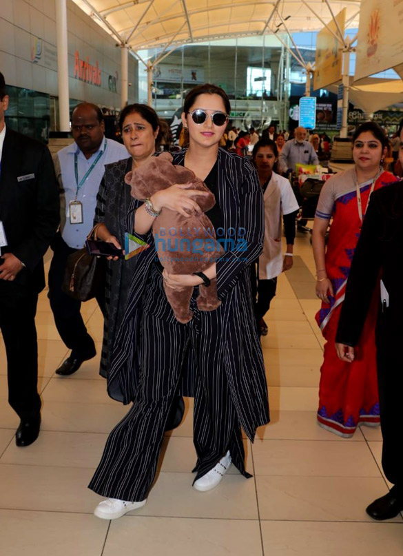 sunny leone anil kapoor arjun kapoor and others snapped at the airport 005