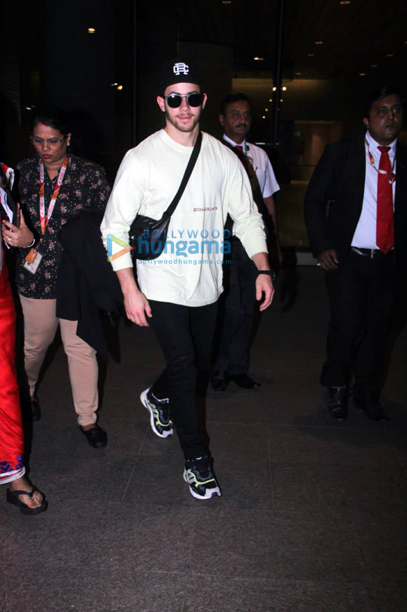 sunny leone anil kapoor arjun kapoor and others snapped at the airport 1 2
