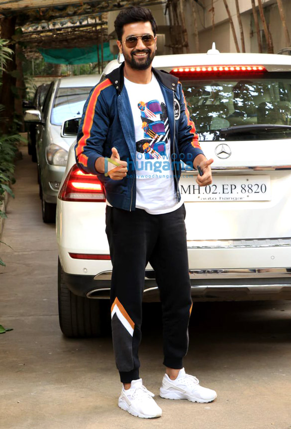 vicky kaushal spotted at sunny super sound in juhu 1 2