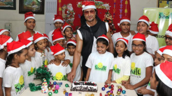 Vidyut Jammwal turns SANTA for UNDERPRIVILEGED KIDS at SMILE FOUNDATION