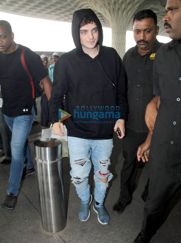 yami gautam kajal aggarwal jimmy sheirgill and others snapped at the airport 4