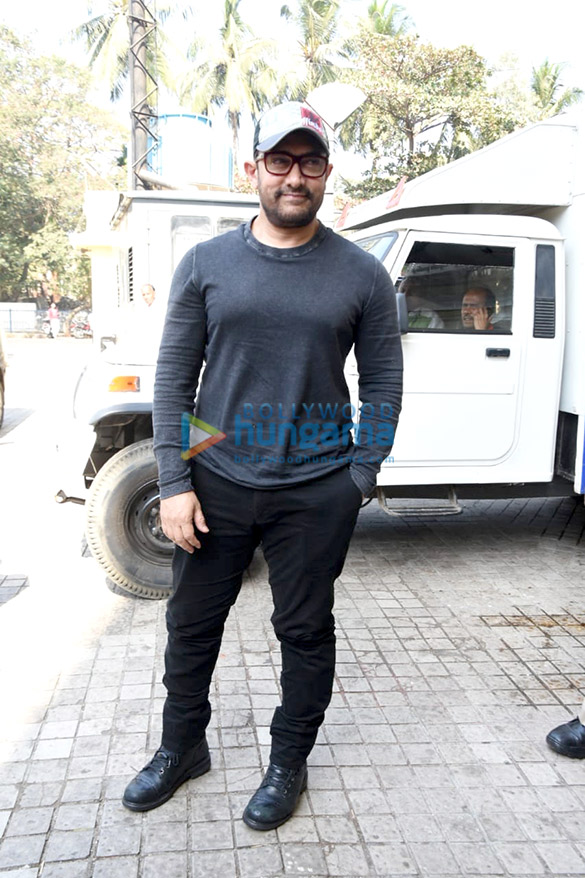 aamir khan snapped at a event in mumbai 2