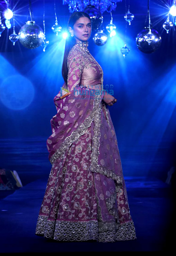aditi rao hydari walks the ramp for sahachari foundation 2