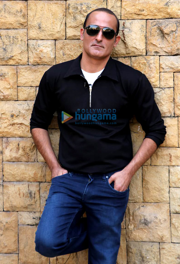 akshay khanna snapped promoting the accidental prime minister at jw marriott juhu 5