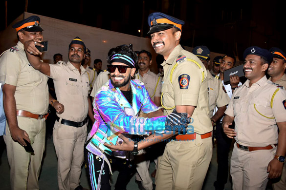 akshay kumar ajay devgn ranveer singh ranbir kapoor and others grace umang 2019 11