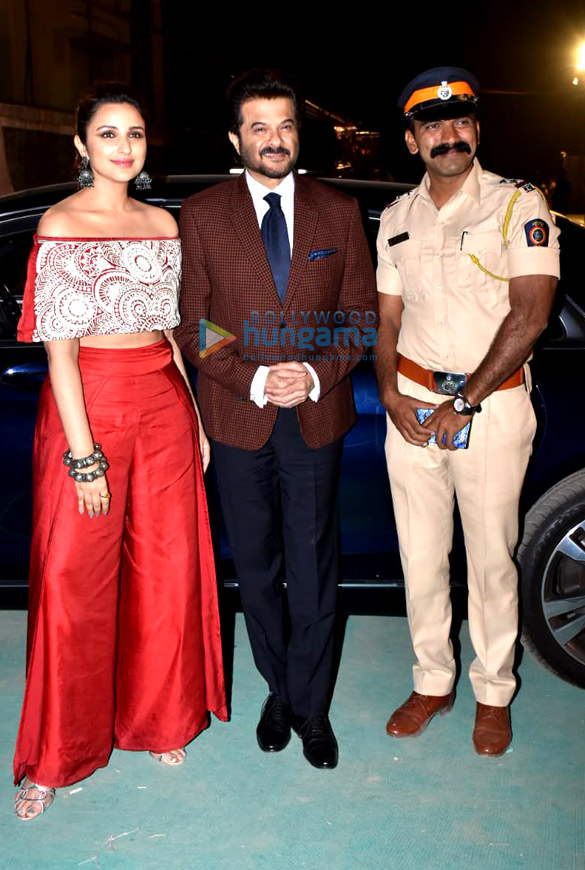 akshay kumar ajay devgn ranveer singh ranbir kapoor and others grace umang 2019 13