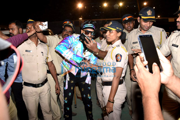 akshay kumar ajay devgn ranveer singh ranbir kapoor and others grace umang 2019 40