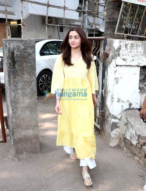 alia bhatt spotted at kromakay salon in juhu 3 2