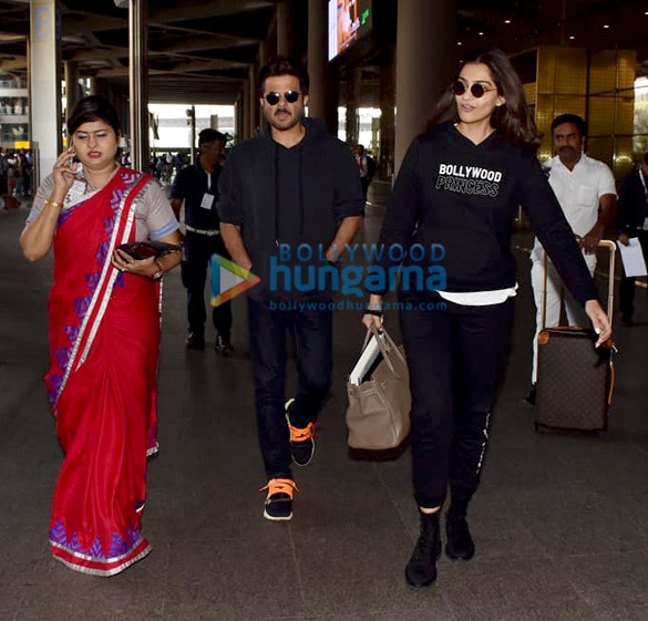 anil kapoor and sonam kapoor ahuja snapped at the airport 2