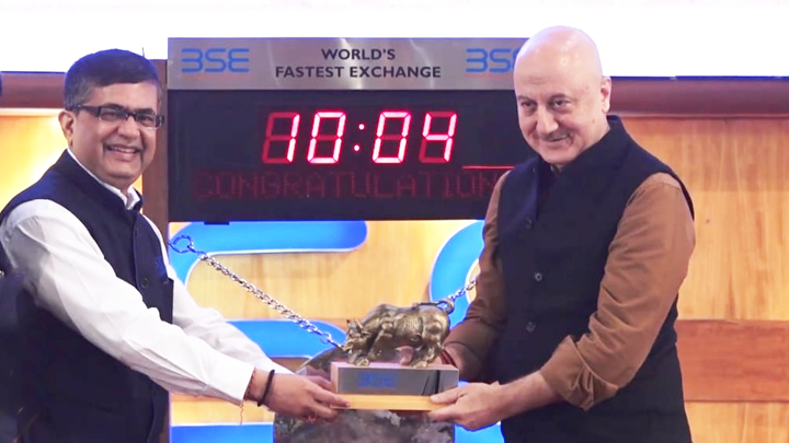 Anupam Kher Rings Bombay Stock Exchange Bell to Promote his film ‘The Accidental Prime Minister’ Anupam Kher Rings Bombay Stock Exchange Bell to Promote his film ‘The Accidental Prime Minister’