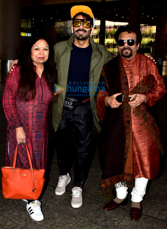 anupam kher and aparshakti khurana snapped at the airport 5