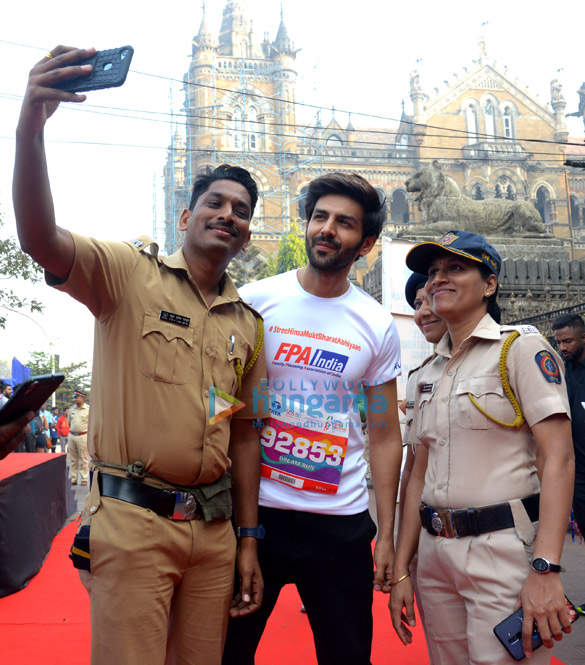 Celebs snapped at Tata Mumbai Marathon 2019 Celebs snapped at Tata Mumbai Marathon 2019