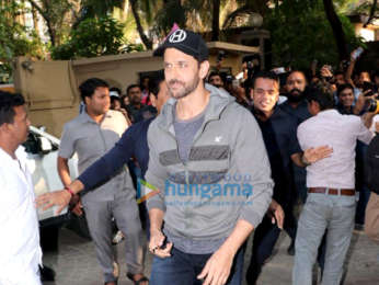 Hrithik Roshan celebrates birthday with fans