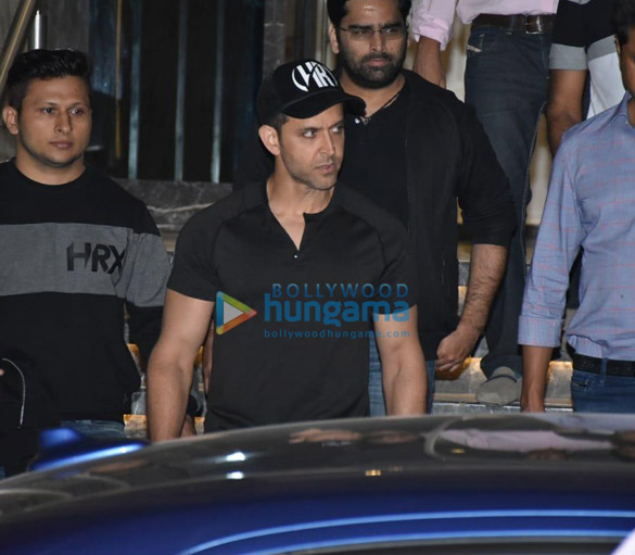 hrithik roshan spotted at gym in juhu 2