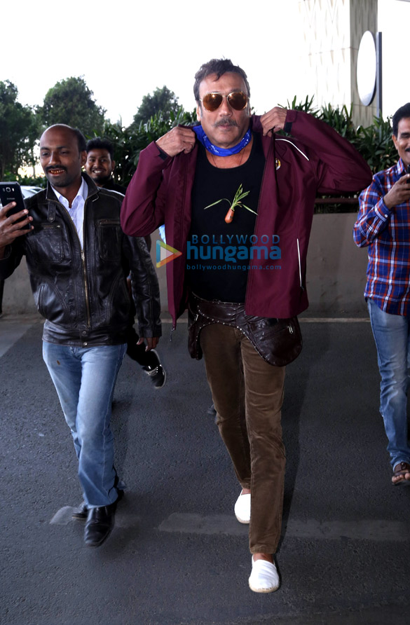jackie shroff and karishma tanna snapped at the airport 3