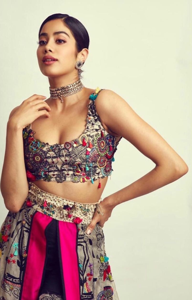 Janhvi Kapoor in Anamika Khanna Couture for SOL Lions Gold Awards 2018 (6)