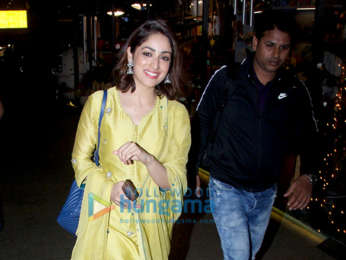Kangana Ranaut, Kareena Kapoor Khan and others snapped at the airport