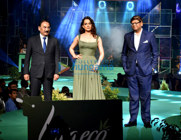 kangana ranaut walks the ramp at the aditya birla liveeco fashion show 2