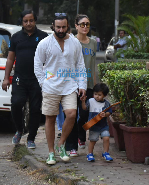 kareena kapoor khan saif ali khan and taimur ali khan spotted in bandra 1 2