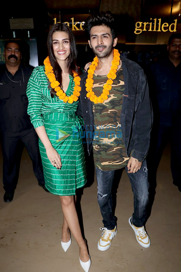 kartik aaryan kriti sanon pankaj tripathi and others grace the trailer launch of luka chuppi 10