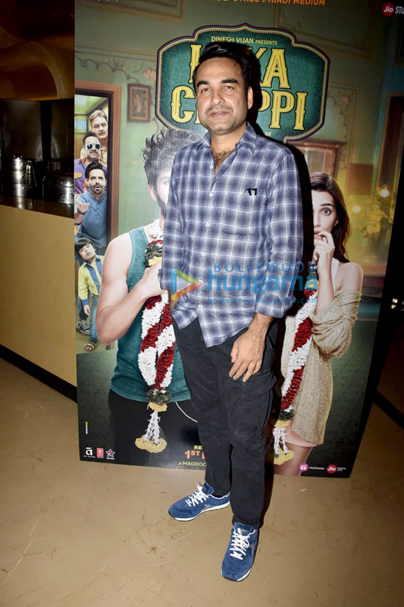 kartik aaryan kriti sanon pankaj tripathi and others grace the trailer launch of luka chuppi 7